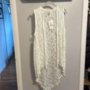 New with tags. Summer sleeveless wrap